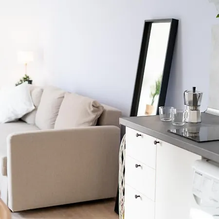 Cutie & Air-conditioning Apartment! *