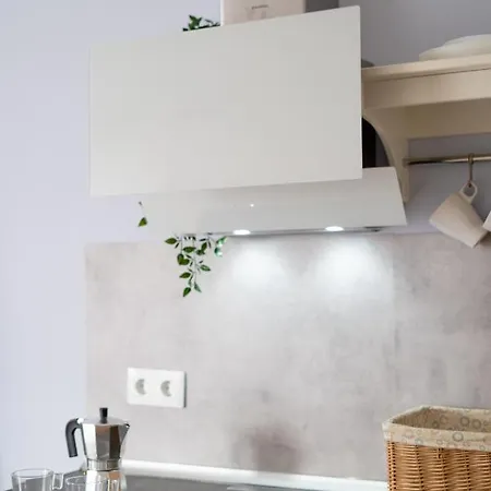 Cutie & Air-conditioning Apartment! *